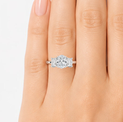L'Ovale® 3-Stones 1ct Diamond Ring, Platinum