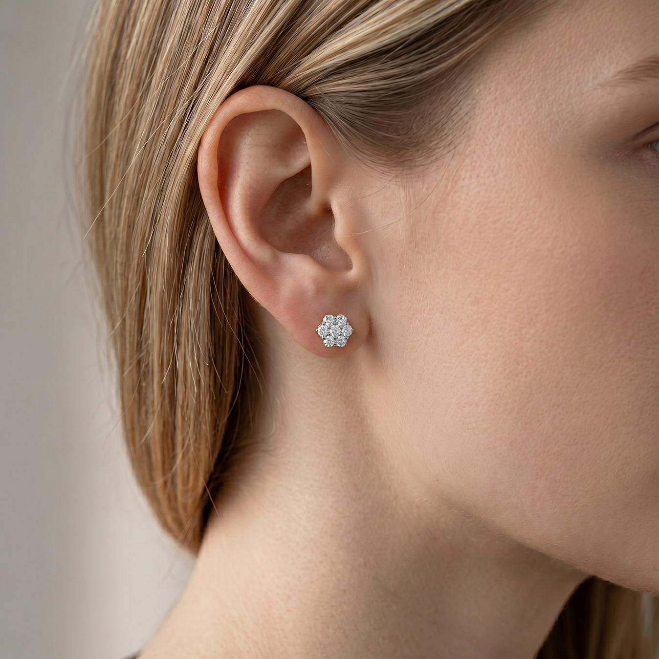 La Fleur® Diamond Stud Earrings, Platinum