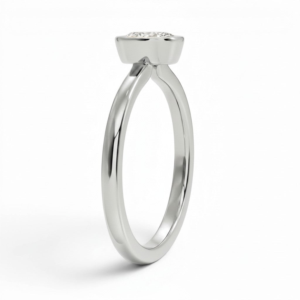 L'Ovale® Bezel Solitaire 0.5ct Diamond Ring, Platinum